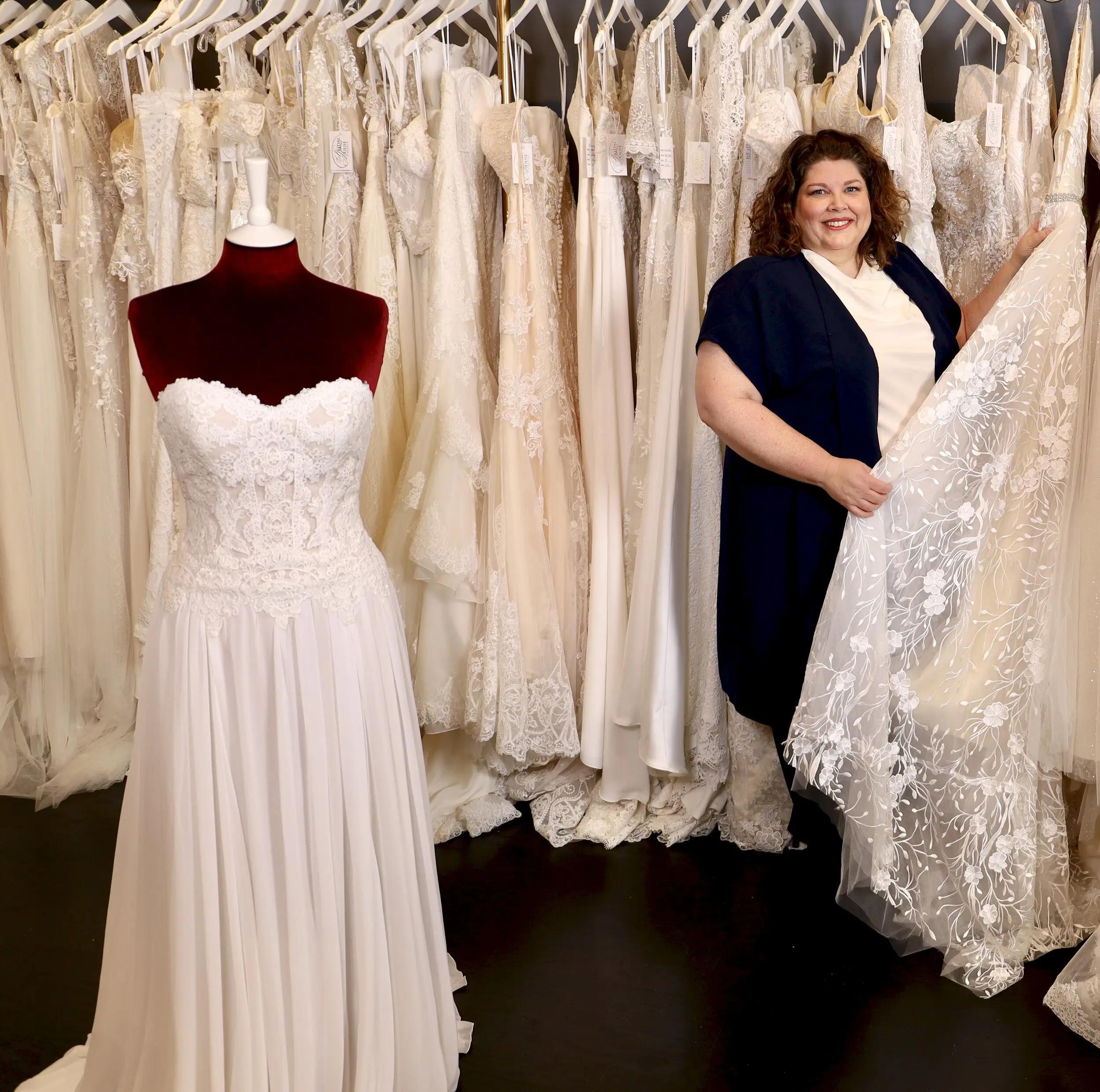 5 Pro Tips for Navigating Buying a Wedding Gown Image